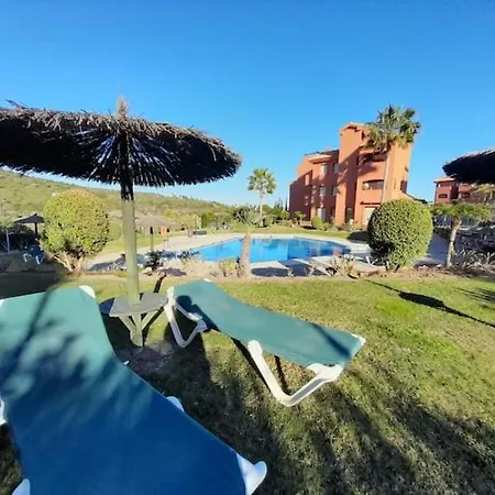 De Dos Y Un Bano Con Piscinas Y Jardines Cercano A La Playa *