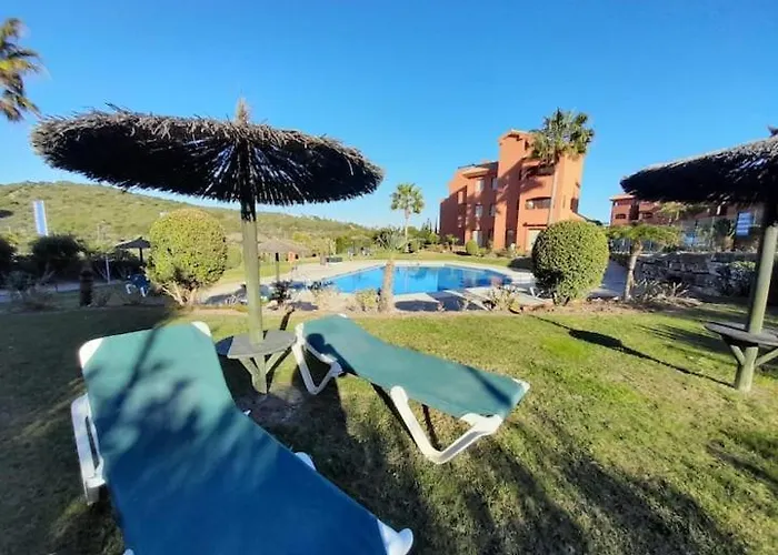De Dos Y Un Bano Con Piscinas Y Jardines Cercano A La Playa 4*
