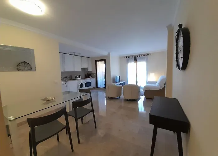 De Dos Y Un Bano Con Piscinas Y Jardines Cercano A La Playa Апарт-готель