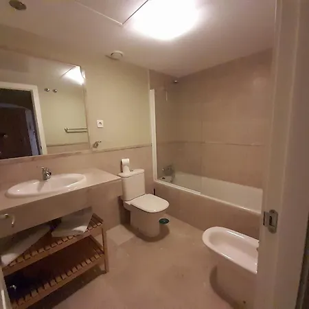 شقة فندقية De Dos Y Un Bano Con Piscinas Y Jardines Cercano A La Playa 4*