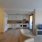 De Dos Y Un Bano Con Piscinas Y Jardines Cercano A La Playa Estepona